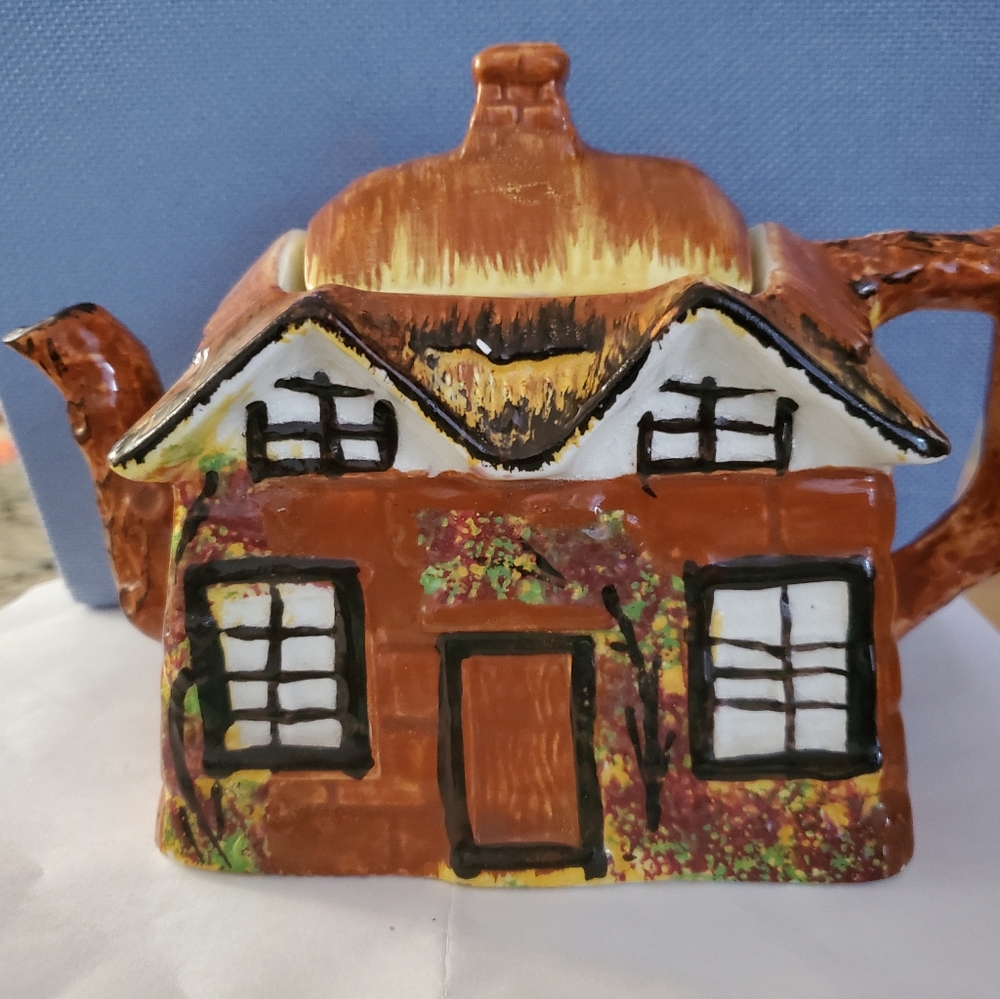 Price Kensington Vintage Ye Old Cottage Teapot